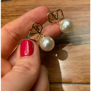 Valentino  VLOGO SIGNATURE EARRINGS WITH SWAROVSKI® PEARLS